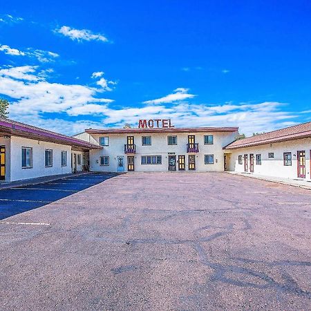 Love Hotels Silver Street By Oyo At Hurley Wi Экстерьер фото