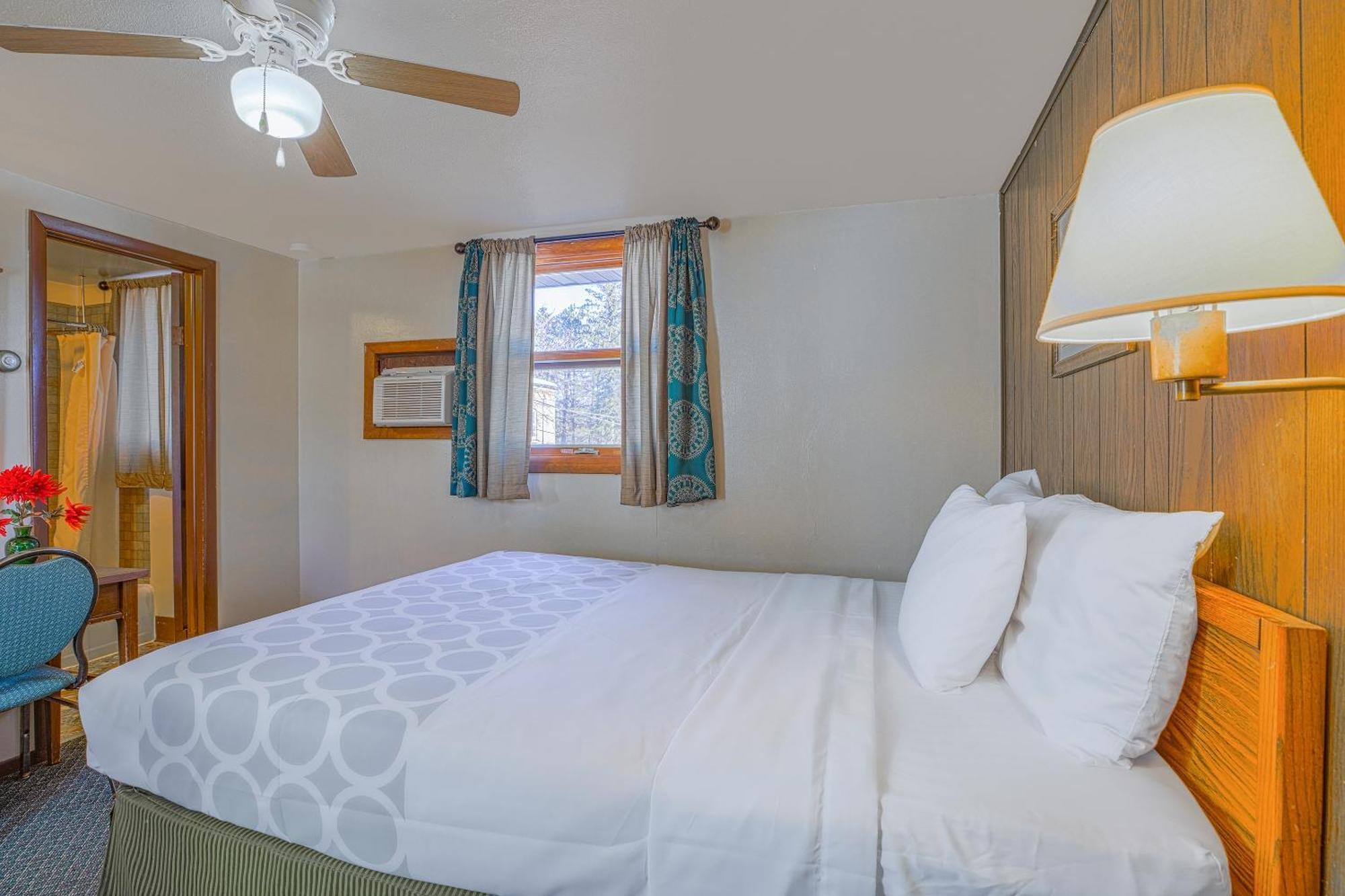 Love Hotels Silver Street By Oyo At Hurley Wi Экстерьер фото