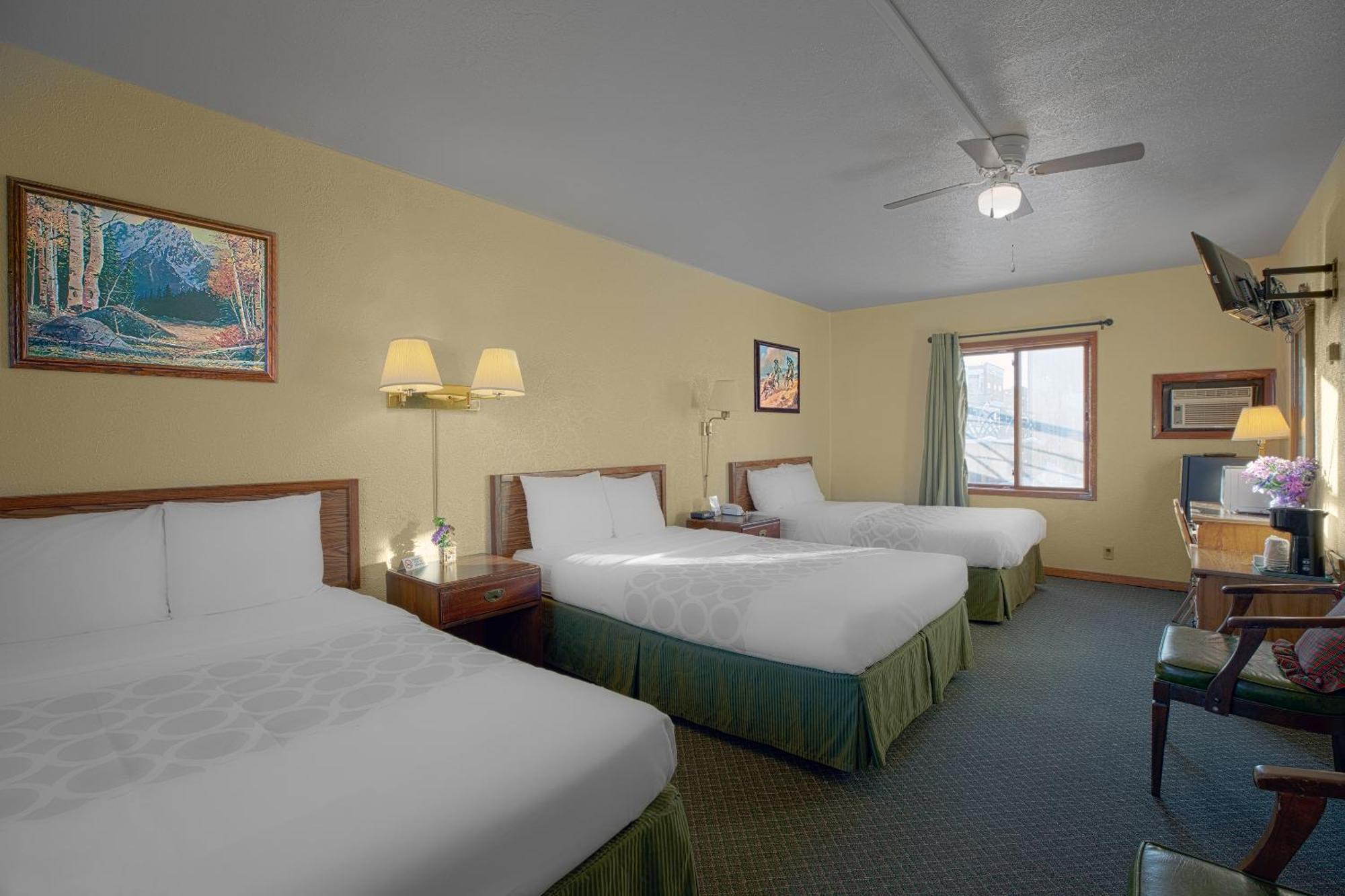 Love Hotels Silver Street By Oyo At Hurley Wi Экстерьер фото