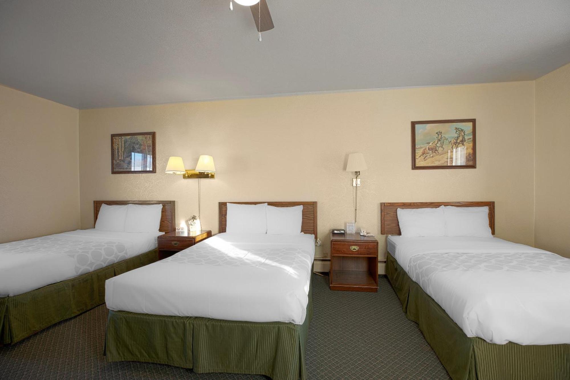 Love Hotels Silver Street By Oyo At Hurley Wi Экстерьер фото