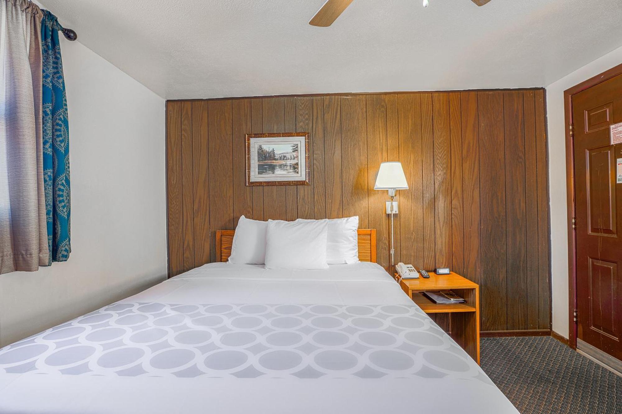 Love Hotels Silver Street By Oyo At Hurley Wi Экстерьер фото