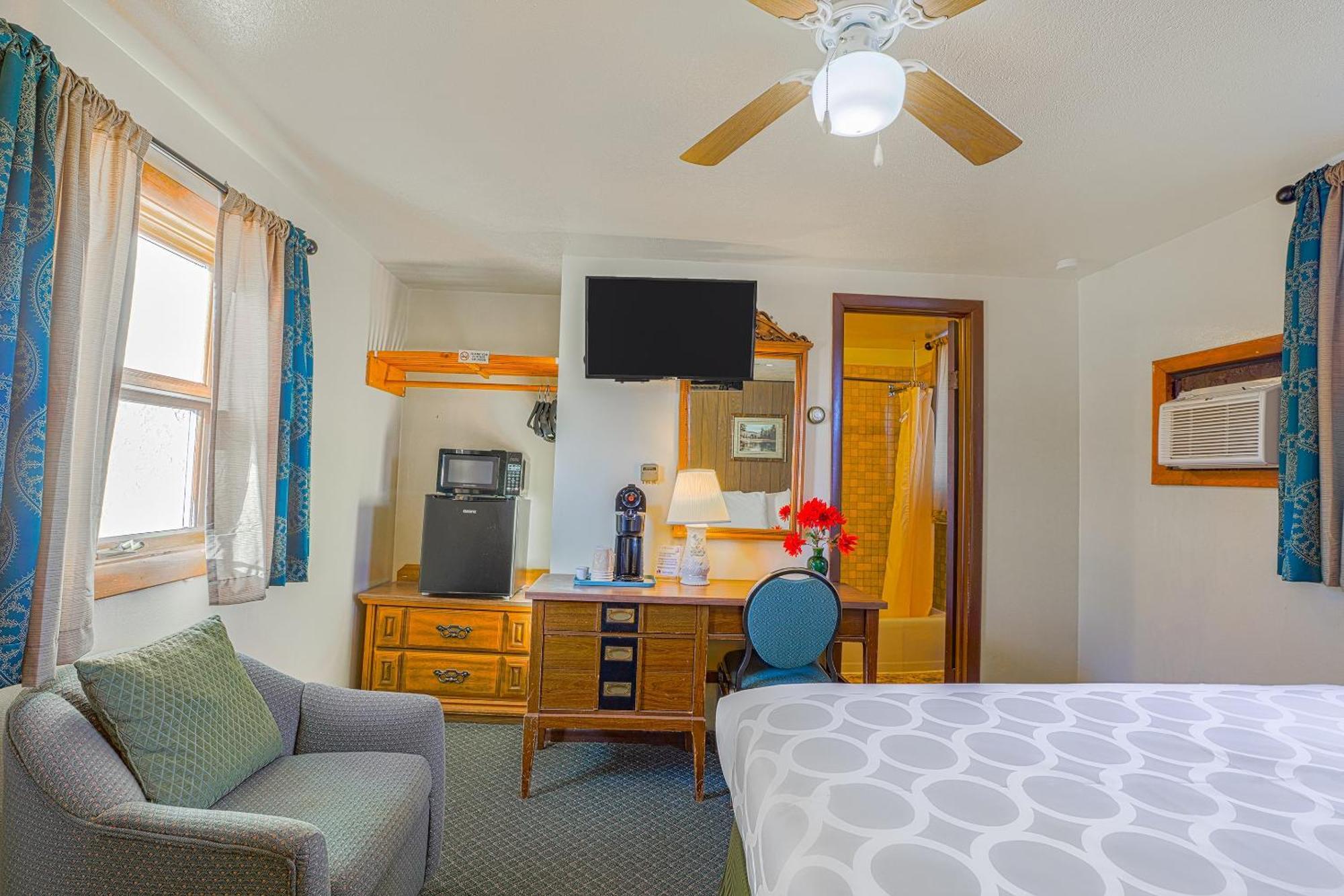 Love Hotels Silver Street By Oyo At Hurley Wi Экстерьер фото