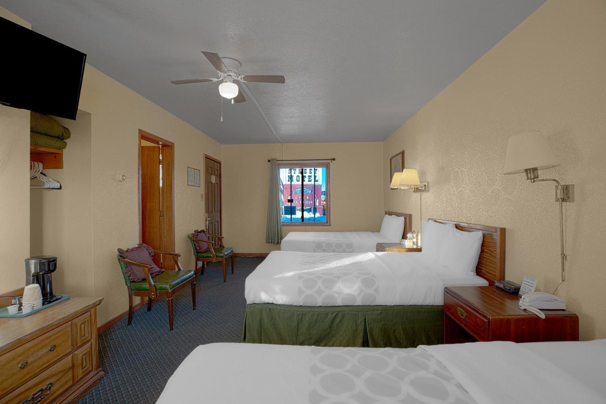 Love Hotels Silver Street By Oyo At Hurley Wi Экстерьер фото