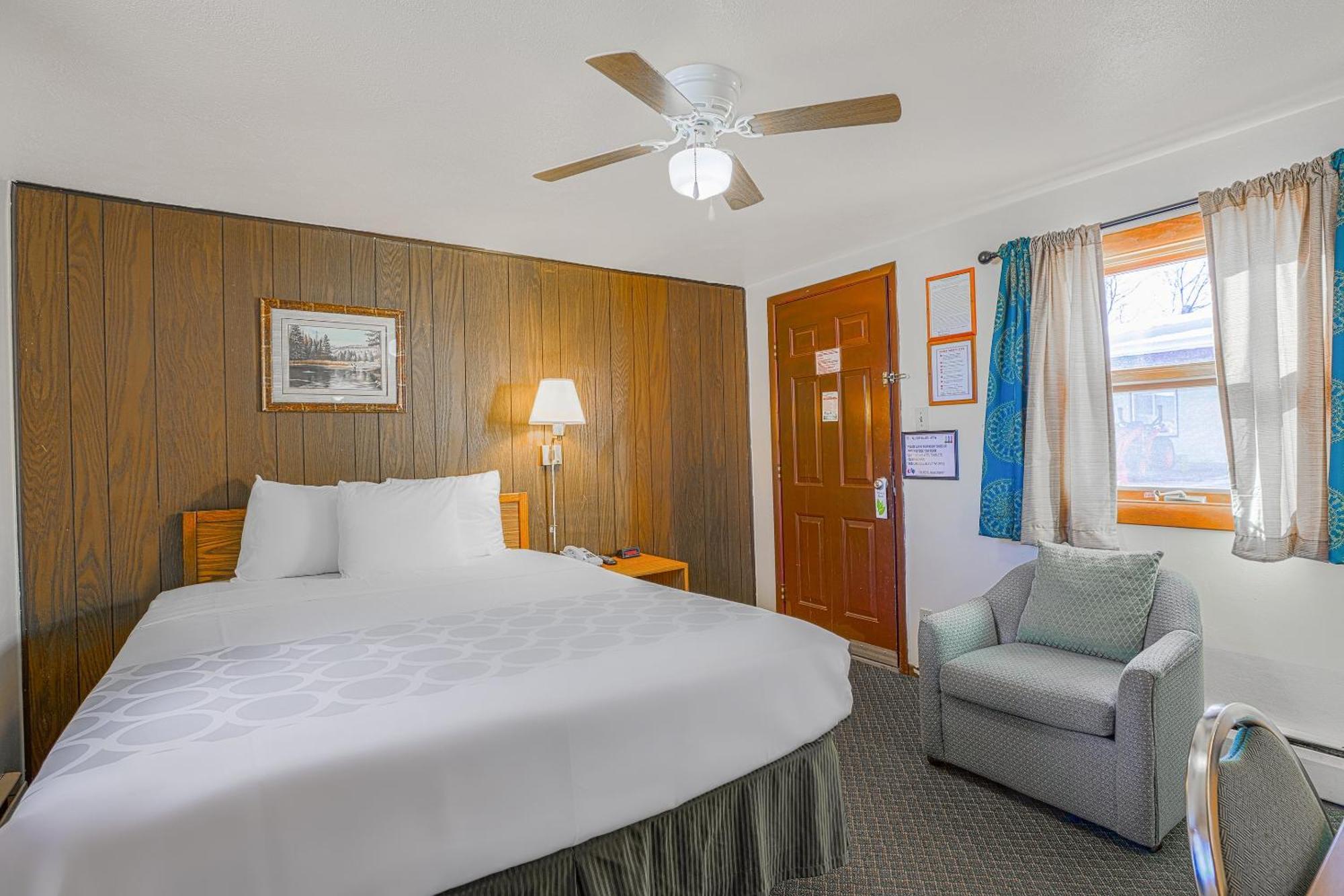 Love Hotels Silver Street By Oyo At Hurley Wi Экстерьер фото