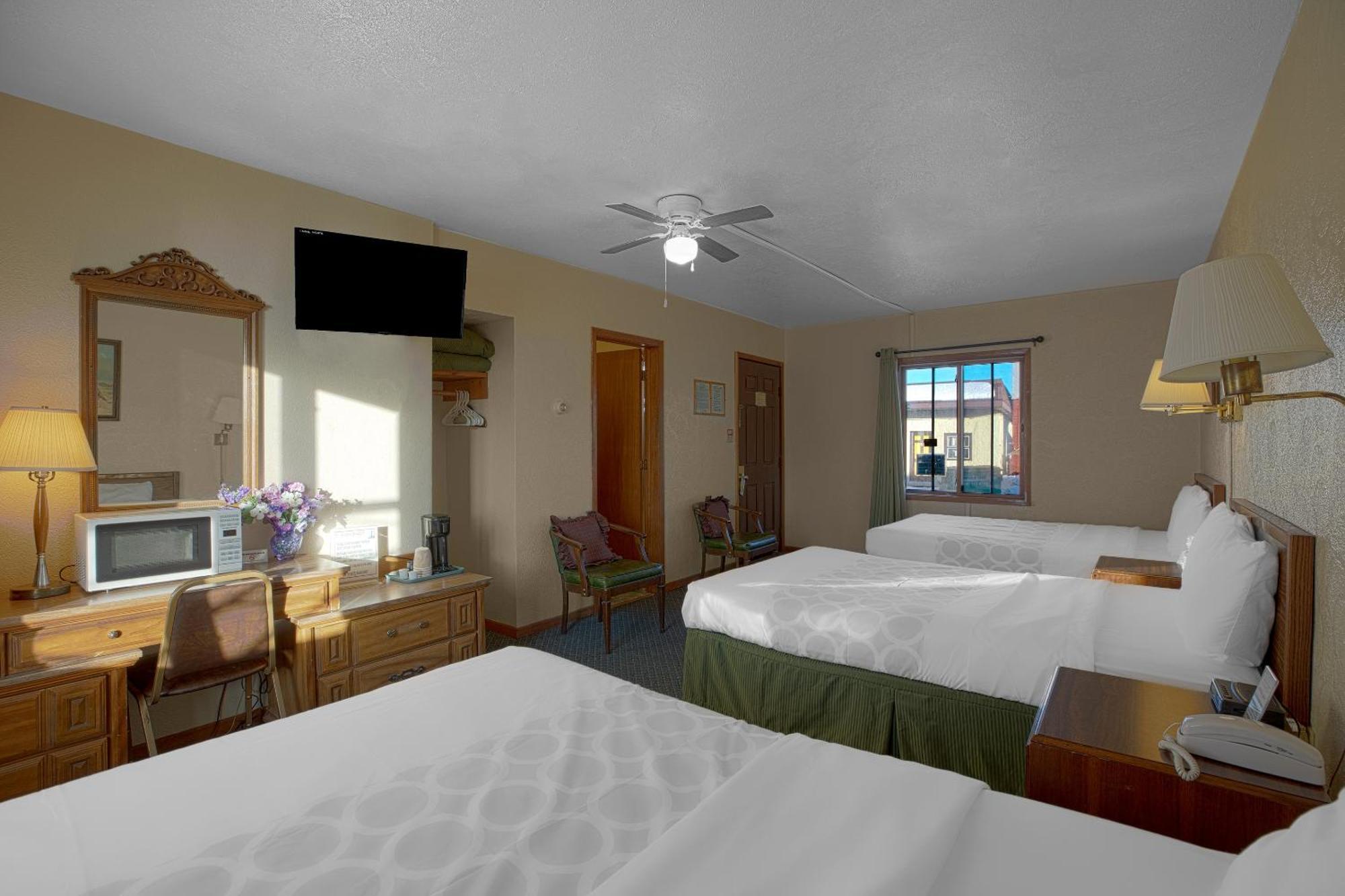 Love Hotels Silver Street By Oyo At Hurley Wi Экстерьер фото