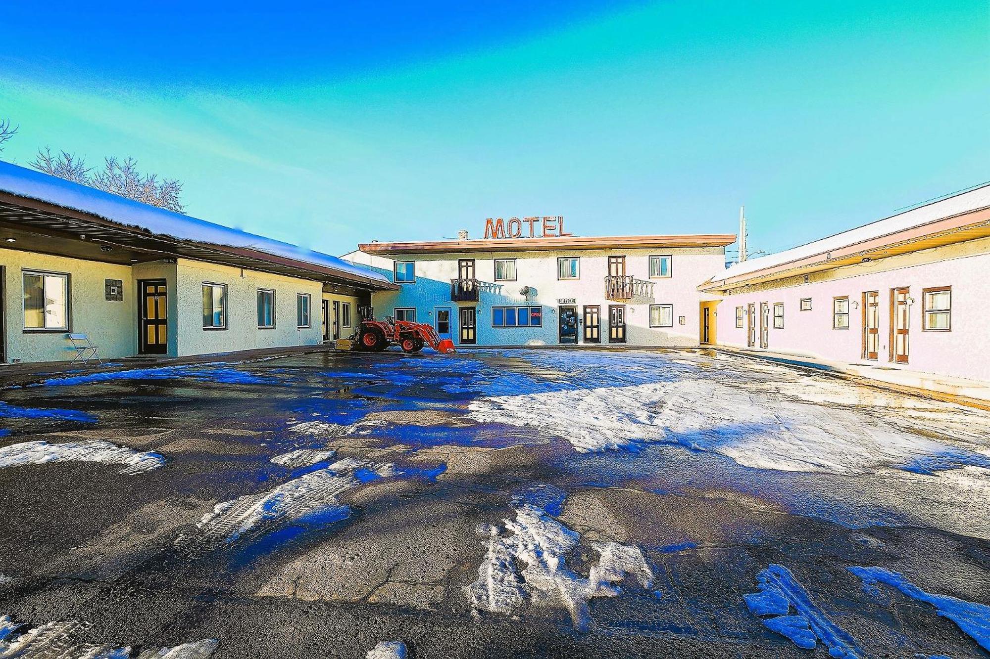 Love Hotels Silver Street By Oyo At Hurley Wi Экстерьер фото