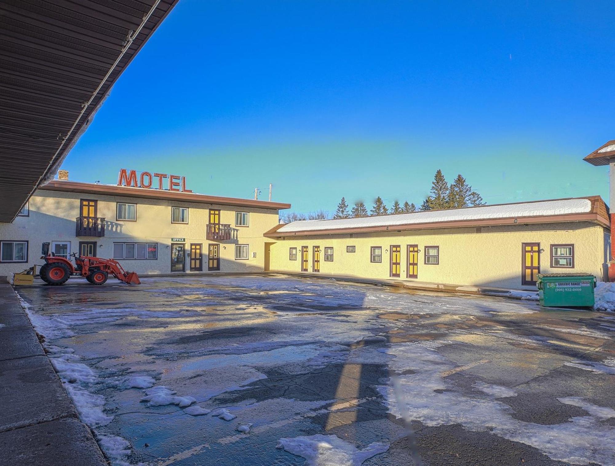 Love Hotels Silver Street By Oyo At Hurley Wi Экстерьер фото