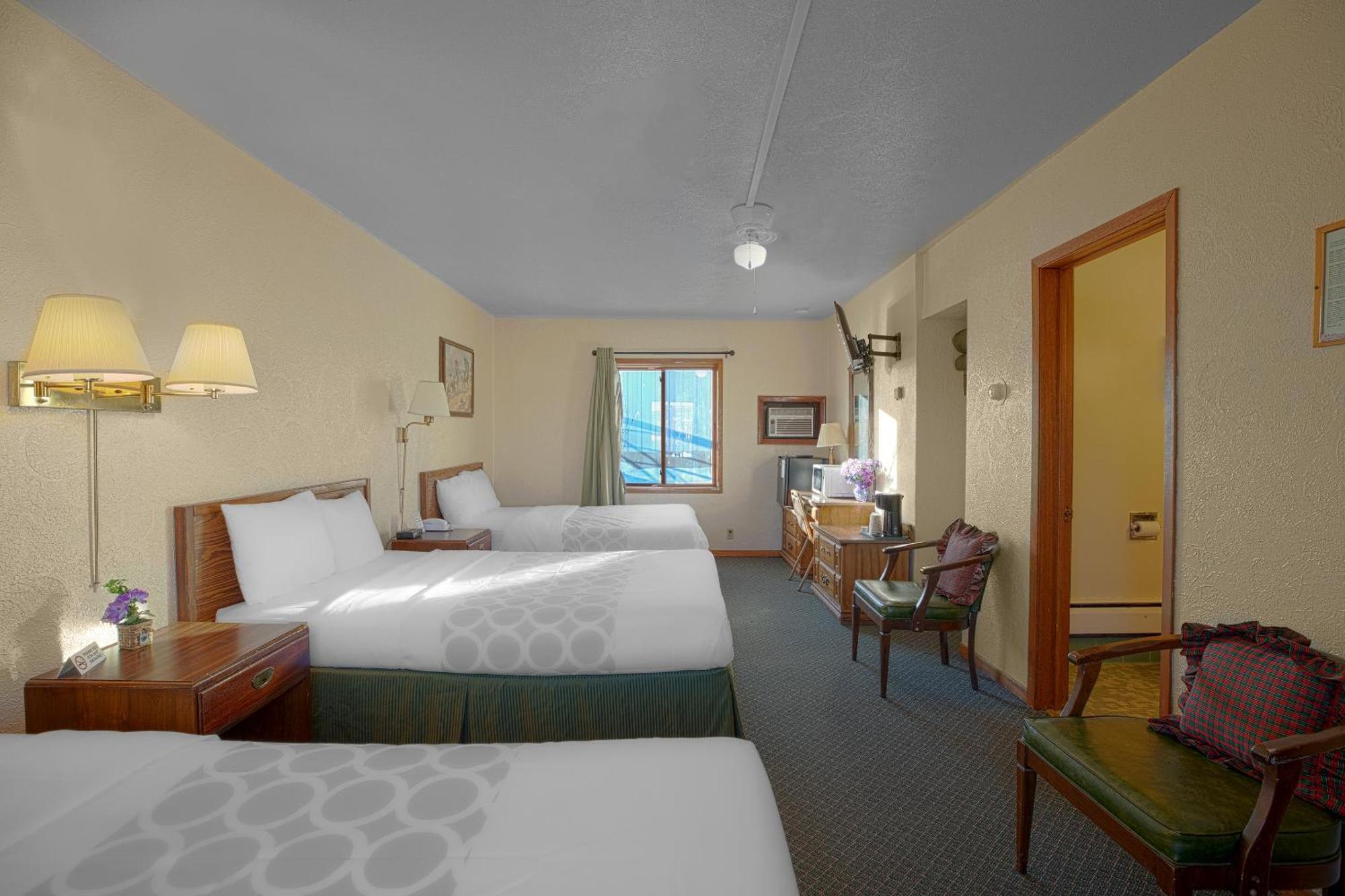 Love Hotels Silver Street By Oyo At Hurley Wi Экстерьер фото