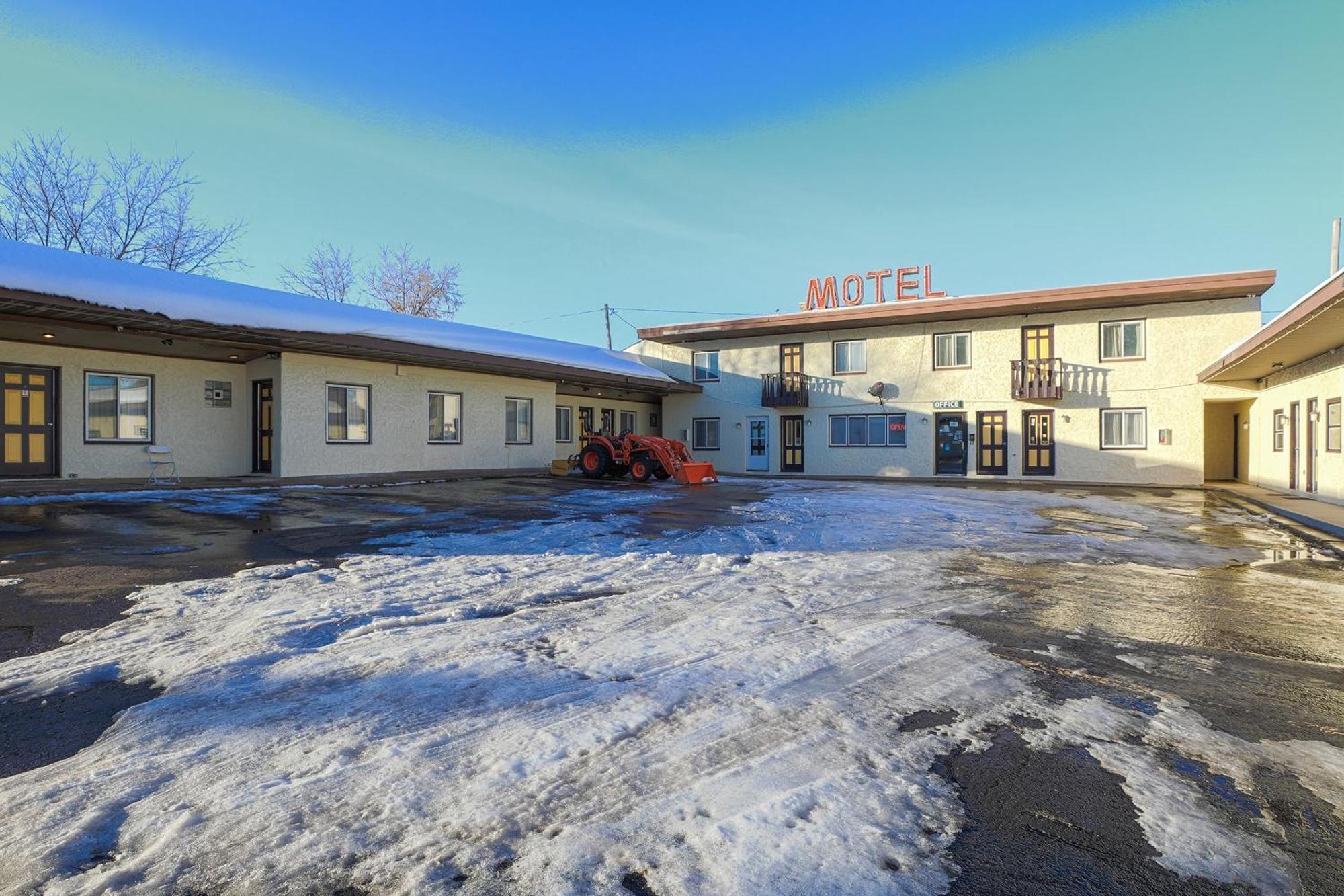 Love Hotels Silver Street By Oyo At Hurley Wi Экстерьер фото