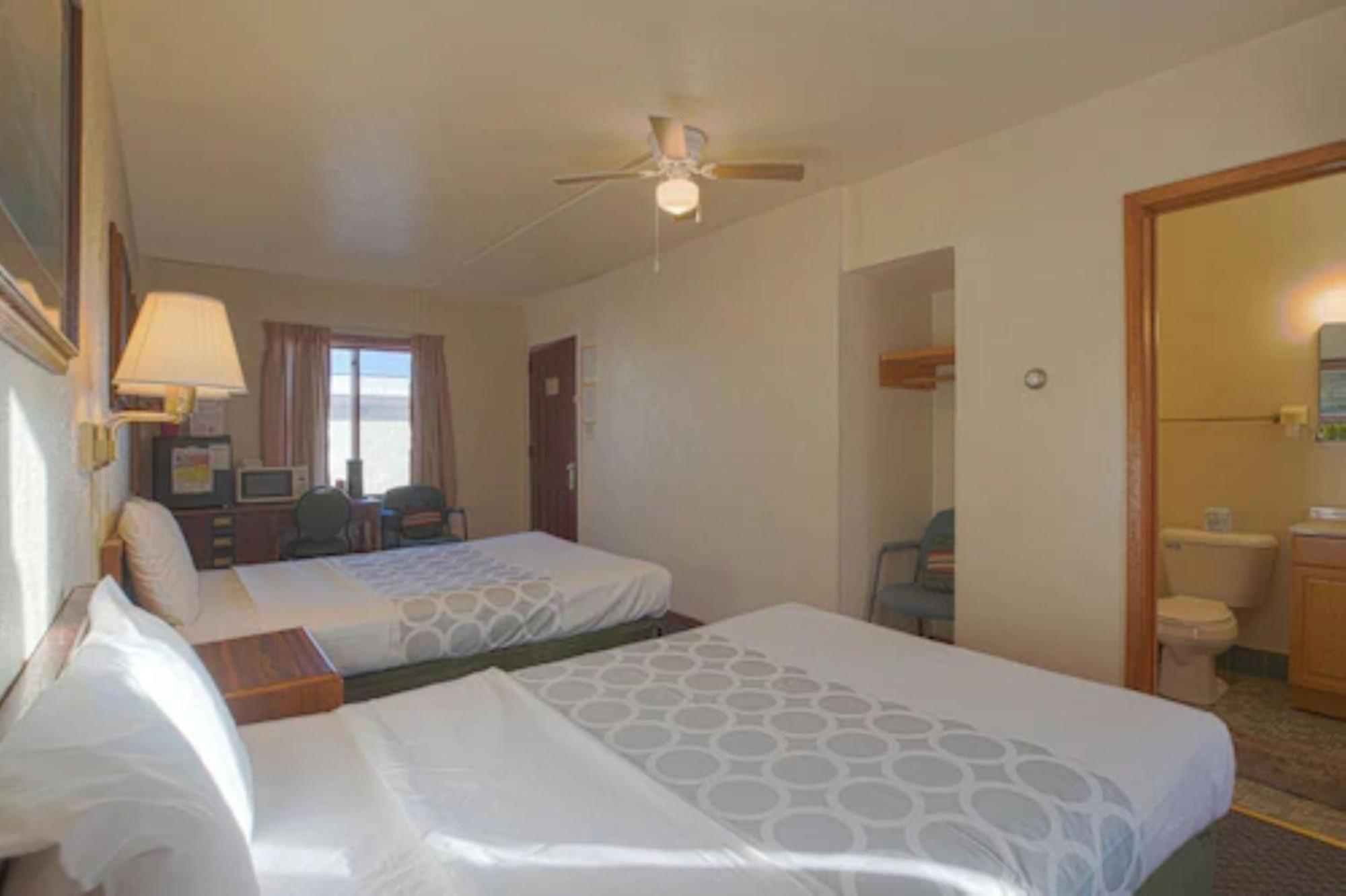 Love Hotels Silver Street By Oyo At Hurley Wi Экстерьер фото