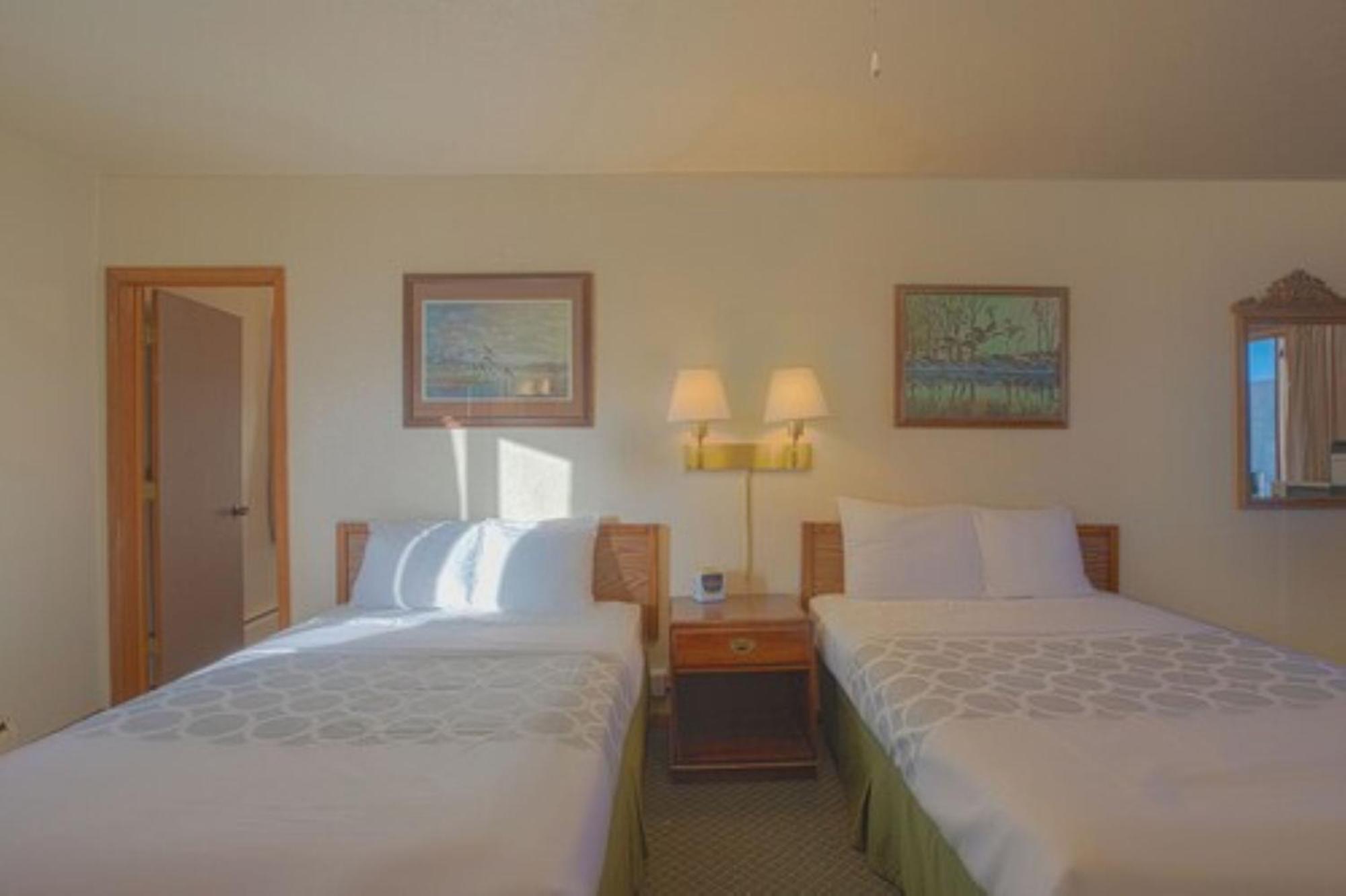 Love Hotels Silver Street By Oyo At Hurley Wi Экстерьер фото